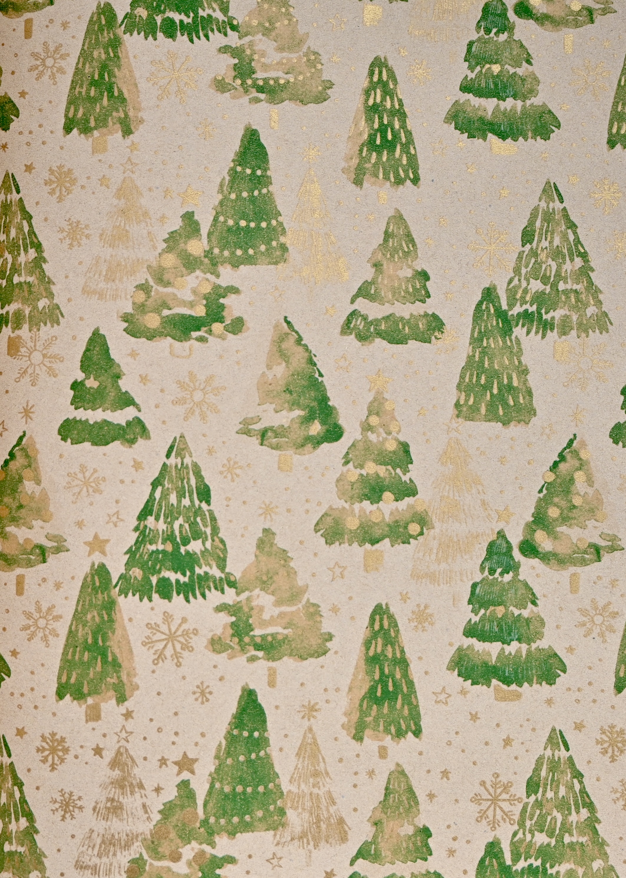 Weihnachts-Geschenkpapier Tannenwald 50 cm x 50 m für Großhändler, festliches Tannenwald-Motiv mit Weihnachtsdeko