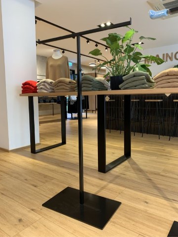 T-Ständer 80 cm schwarz, Rückansicht, höhenverstellbar