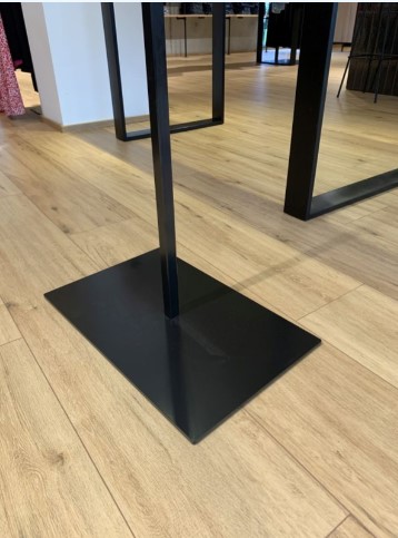 T-Ständer 80 cm schwarz, hinten-rechts, höhenverstellbar