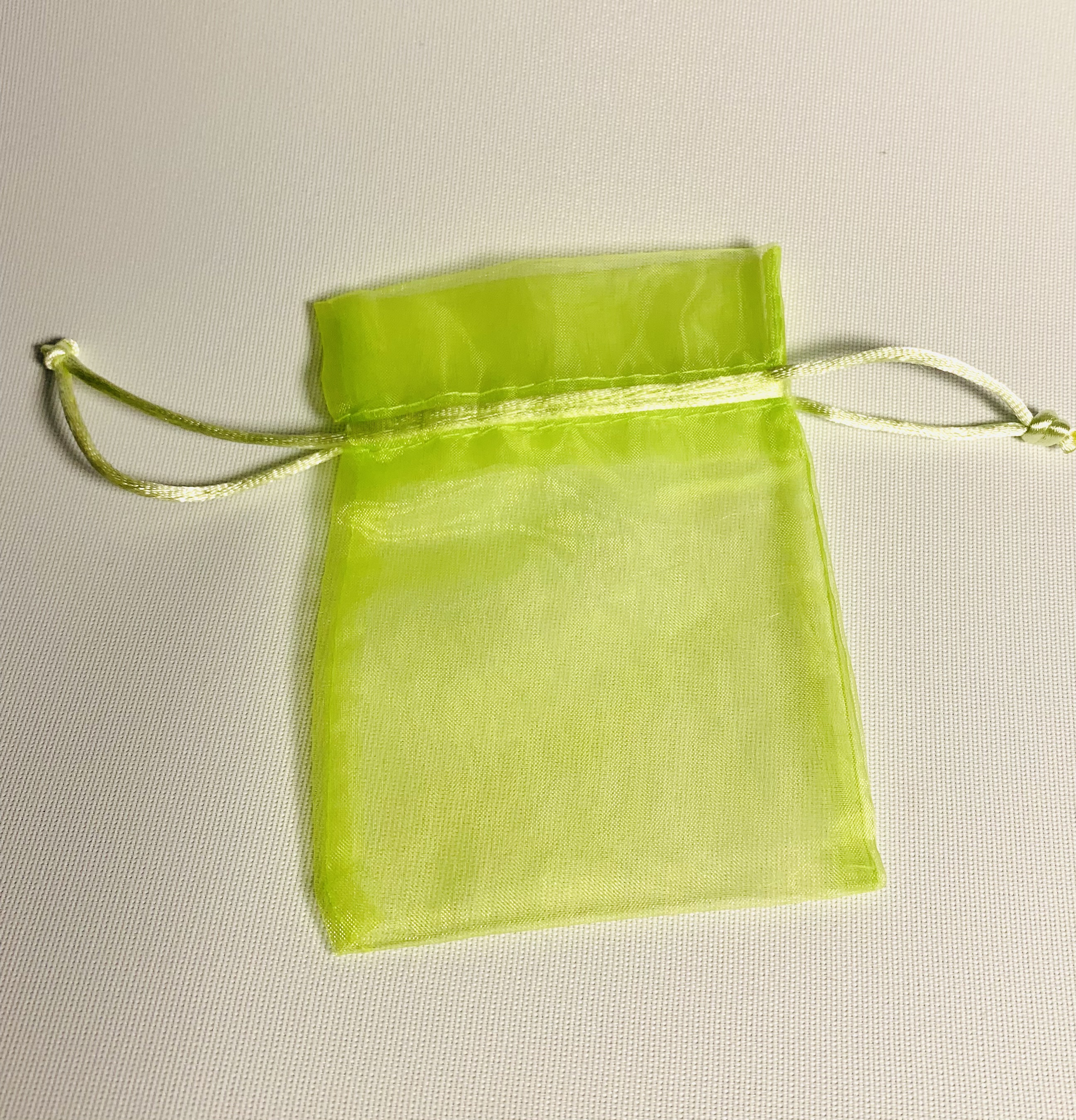Organza Säckchen grün 25 Stück