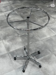 Ringständer verchromt, höhenverstellbar, Gesamtansicht, Rollen für einfache Mobilität