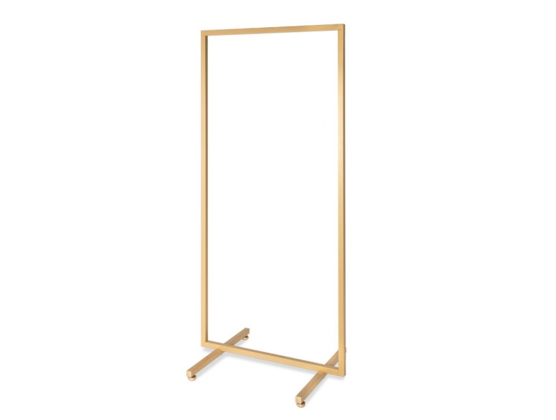 Detailaufnahme der stabilen Stellteller des goldfarbenen Abhängeständers 154 cm, sorgt für sicheren Stand bei voller Beladung.