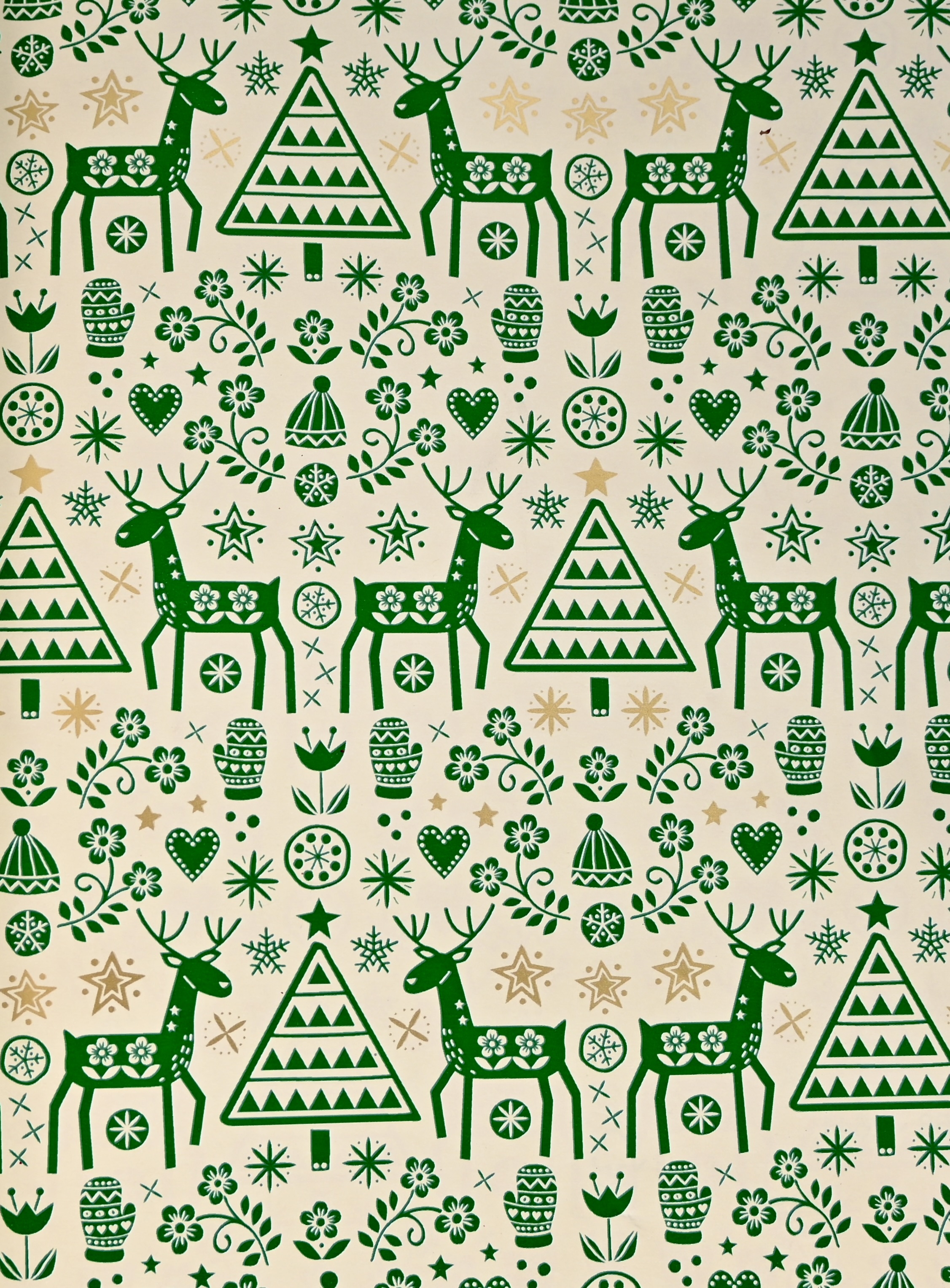 Weihnachts-Geschenkpapier Reh 50 cm x 50 m für Großhändler, niedliches Reh-Motiv festlich dekoriert