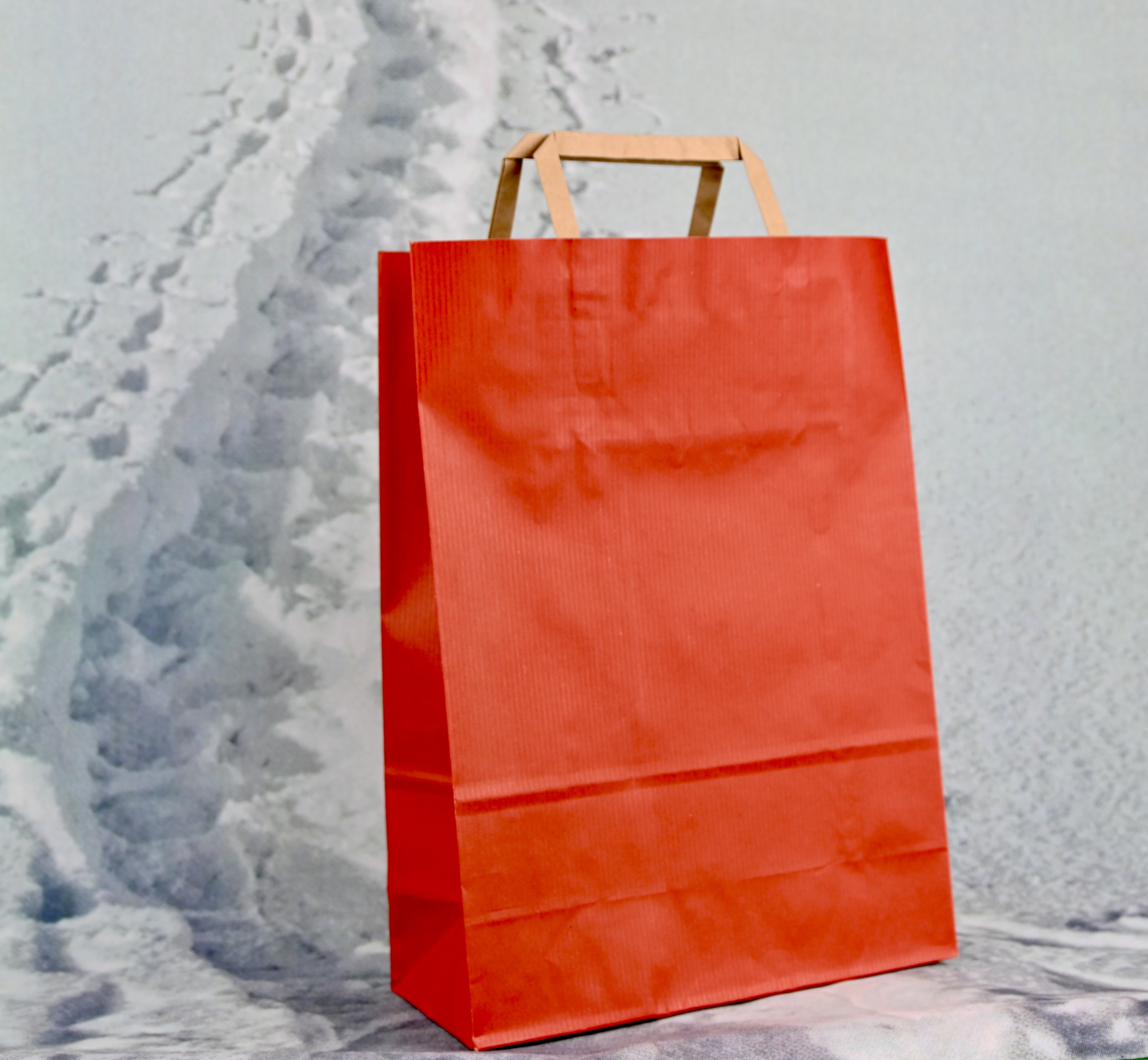 Papiertragetasche rot einfarbig mit Flachhenkel, Karton Papiertragetasche rot einfarbig mit Flachhenkel, Karton