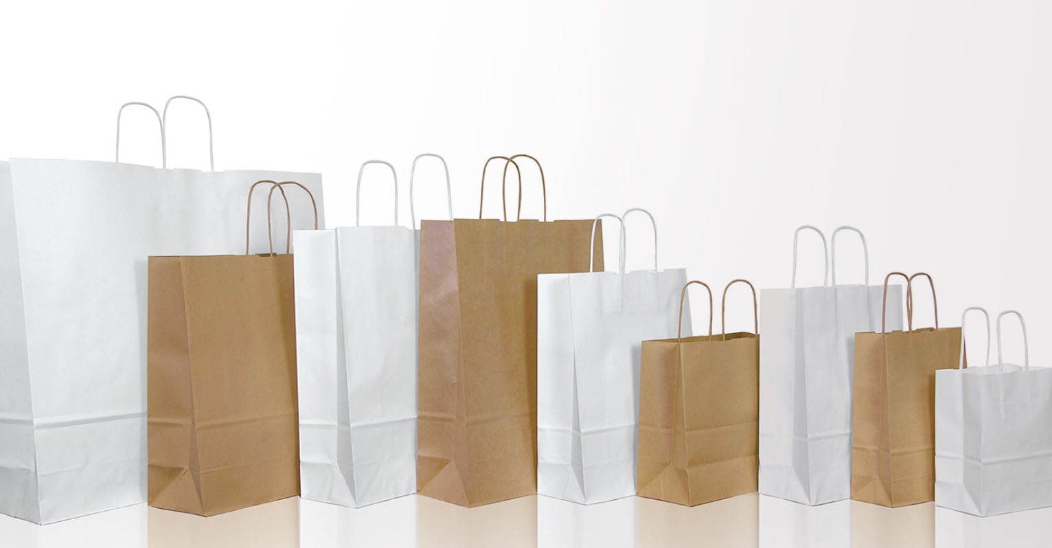 Papiertragetaschen aus Kraftpapier in verschiedenen Größen und Farben